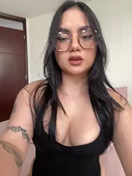 Snapshot of montmariana chatting on 07/09/26, 04:44 montmariana online show from 07/09/26, 04:44