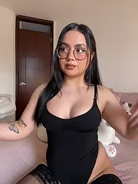 Snapshot of montmariana chatting on 07/11/26, 11:06 montmariana online show from 07/11/26, 11:06