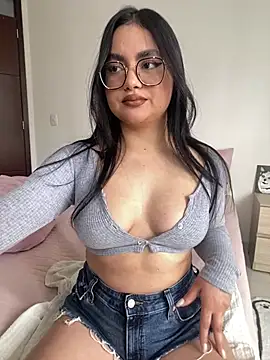 Snapshot of montmariana chatting on 07/12/26, 05:48 montmariana online show from 07/12/26, 05:48