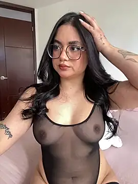 Snapshot of montmariana chatting on 07/28/26, 04:27 montmariana online show from 07/28/26, 04:27