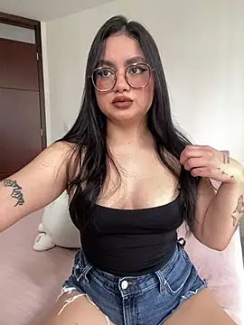 Snapshot of montmariana chatting on 07/29/26, 04:16 montmariana online show from 07/29/26, 04:16