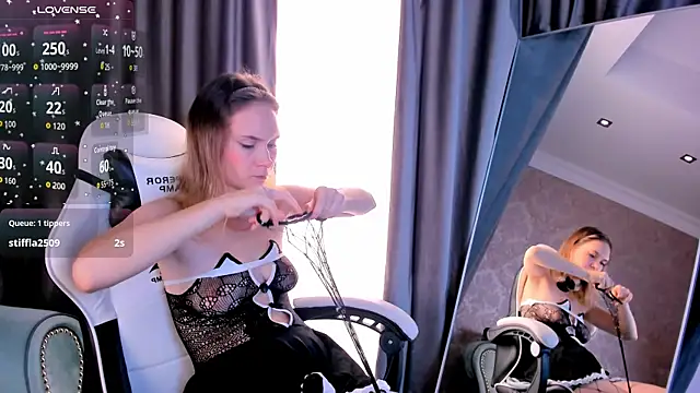 LinaVolberg online show from 11/14/25, 06:01