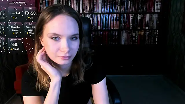 LinaVolberg online show from 11/30/25, 12:53