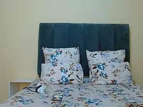 curvycloe1 online show from 04/24/26, 09:01