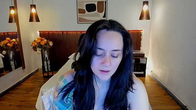 Snapshot of KatherineBond chatting on 06/30/26, 06:20 KatherineBond online show from 06/30/26, 06:20