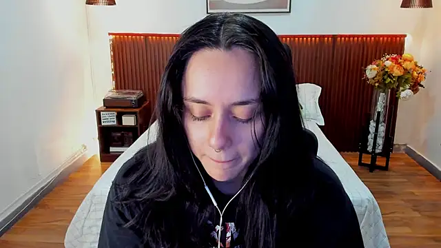 Snapshot of KatherineBond chatting on 07/15/26, 04:12 KatherineBond online show from 07/15/26, 04:12