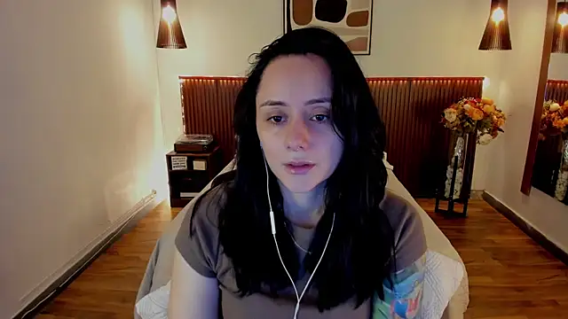 Snapshot of KatherineBond chatting on 07/27/26, 04:58 KatherineBond online show from 07/27/26, 04:58