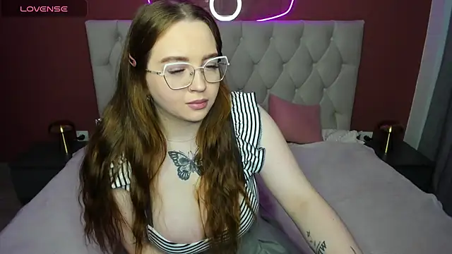 Emma adorablle online show from 03/20/25, 04:07