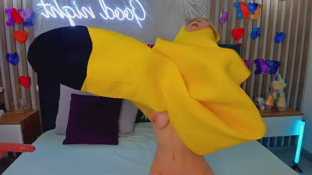 Emilly Hart online show from 02/17/25, 06:09