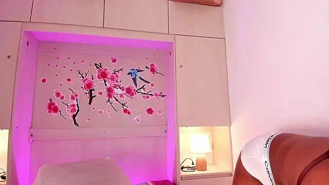 tamaraa smiith online show from 10/04/25, 07:45