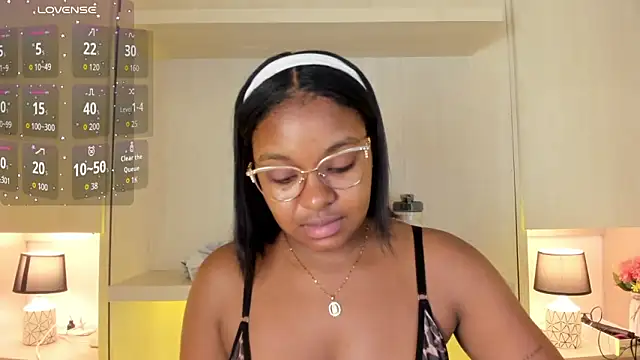 tamaraa smiith online show from 11/06/25, 07:48