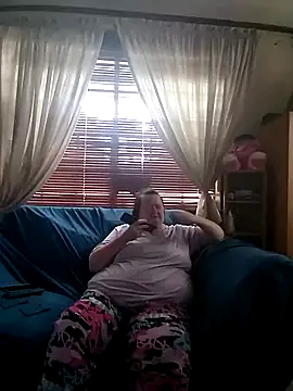 Snapshot of Bayou_Woman68 chatting on 04/28/26, 06:13 Bayou Woman68 online show from 04/28/26, 06:13