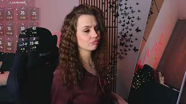 Aisha Riley online show from 10/31/25, 05:14