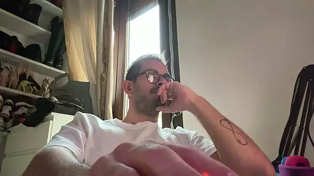 vogliososexboy1993 online show from 11/05/25, 03:45