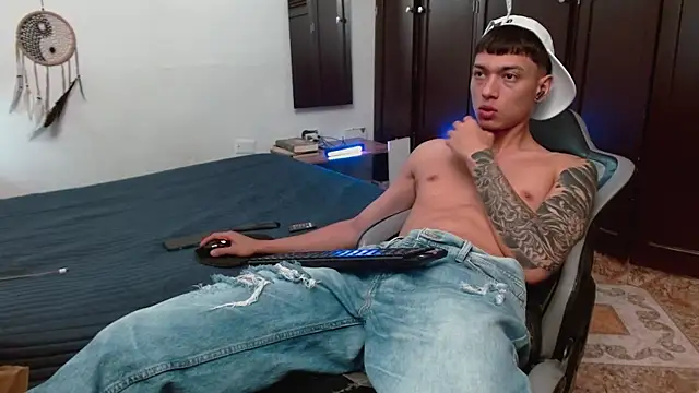 aaron blug online show from 11/30/25, 02:32