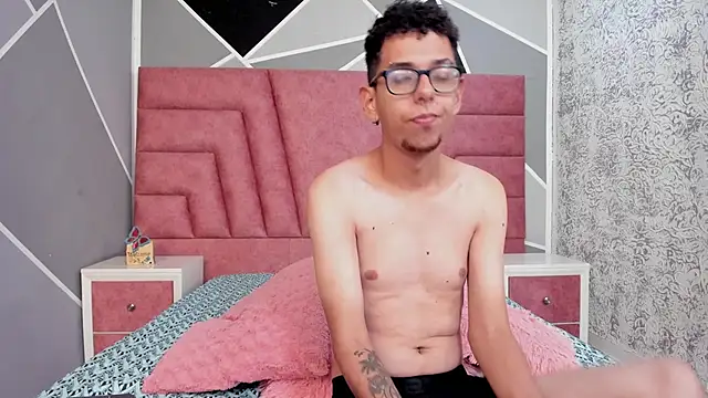 Derek and Skarlet online show from 01/28/25, 02:42