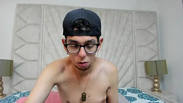 Derek and Skarlet online show from 02/21/25, 07:21