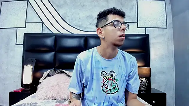 Derek and Skarlet online show from 03/10/25, 11:10