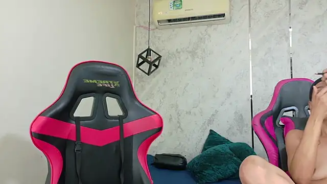 emy 0 online show from 04/15/26, 02:46