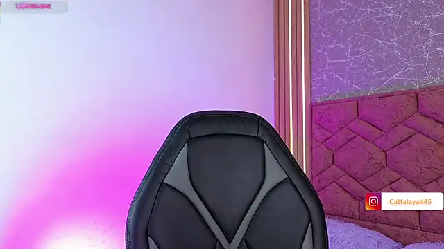 cattaleya    online show from 03/14/25, 07:12