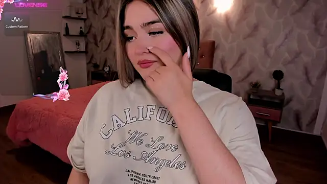 cattaleya    online show from 10/10/25, 03:27