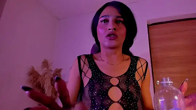 carolinemiller7 online show from 12/14/25, 08:02