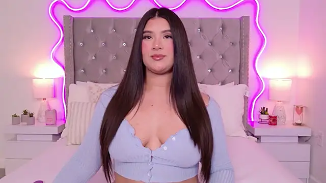 JuliaSUMMERS2022 online show from 02/21/26, 12:00