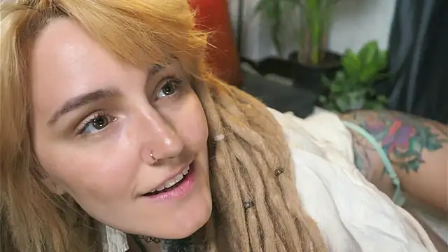 Snapshot of Winnie_sweet chatting on 02/21/25, 08:40 Winnie sweet online show from 02/21/25, 08:40