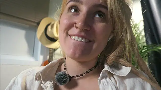 Snapshot of Winnie_sweet chatting on 02/22/25, 07:45 Winnie sweet online show from 02/22/25, 07:45