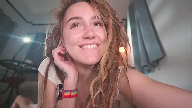 Snapshot of Winnie_sweet chatting on 10/13/25, 09:53 Winnie sweet online show from 10/13/25, 09:53