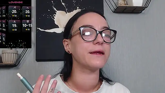 IzabelllNoir online show from 04/15/26, 07:04