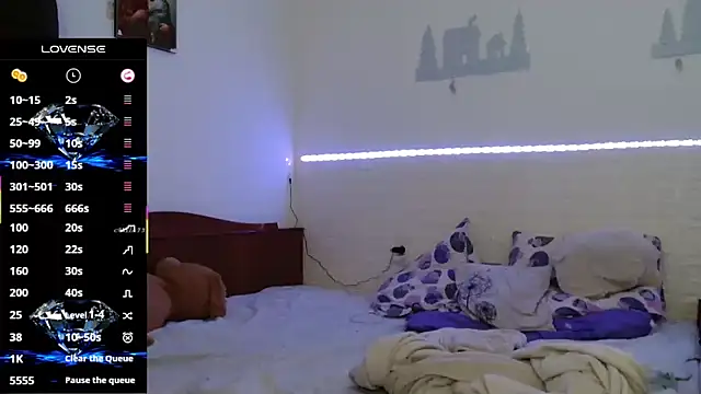 cuple hoot  online show from 10/03/25, 09:56