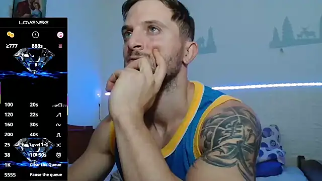 cuple hoot  online show from 10/04/25, 03:32