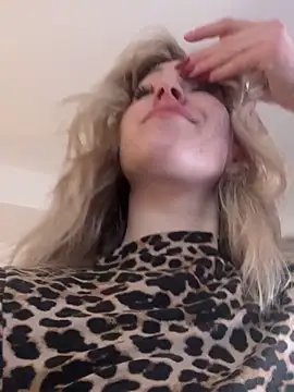 SerenaBennet online show from 11/18/25, 07:57