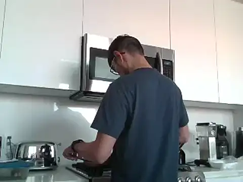 Snapshot of spence204011 chatting on 12/31/24, 10:12 spence204011 online show from 12/31/24, 10:12