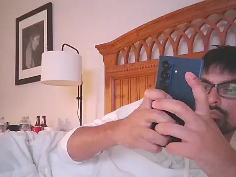 Snapshot of spence204011 chatting on 10/19/25, 01:28 spence204011 online show from 10/19/25, 01:28