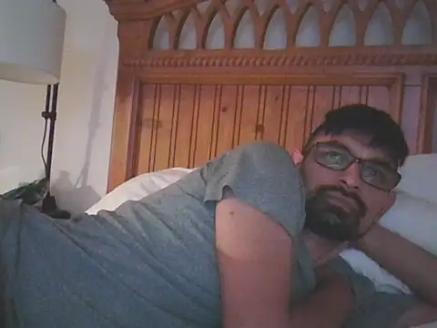 Snapshot of spence204011 chatting on 10/23/25, 03:28 spence204011 online show from 10/23/25, 03:28