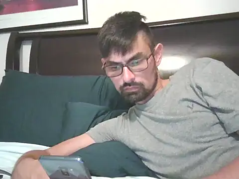 Snapshot of spence204011 chatting on 11/23/25, 01:27 spence204011 online show from 11/23/25, 01:27