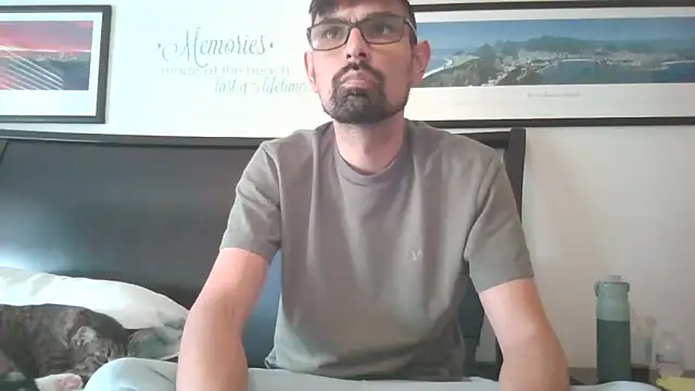 Snapshot of spence204011 chatting on 03/15/26, 06:36 spence204011 online show from 03/15/26, 06:36