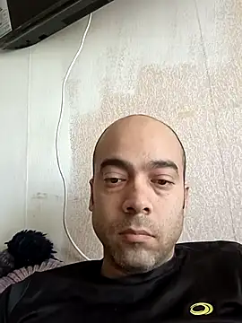 Entretener online show from 10/26/25, 06:25