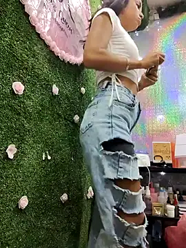 Snapshot of Anifer chatting on 12/14/24, 03:04 Anifer online show from 12/14/24, 03:04