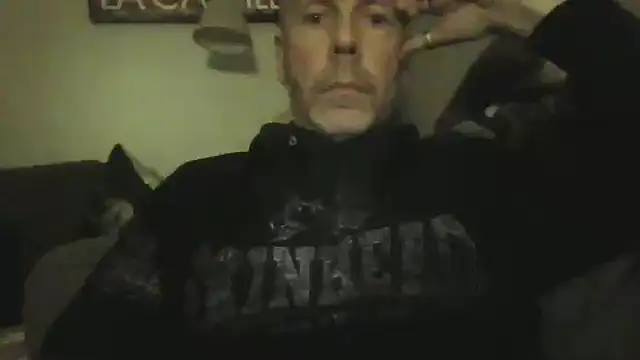 Snapshot of SHARPSkinhead chatting on 12/04/24, 10:08 SHARPSkinhead online show from 12/04/24, 10:08