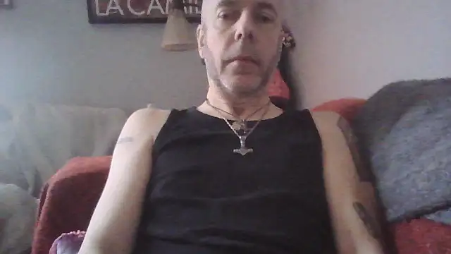 Snapshot of SHARPSkinhead chatting on 01/22/25, 09:24 SHARPSkinhead online show from 01/22/25, 09:24