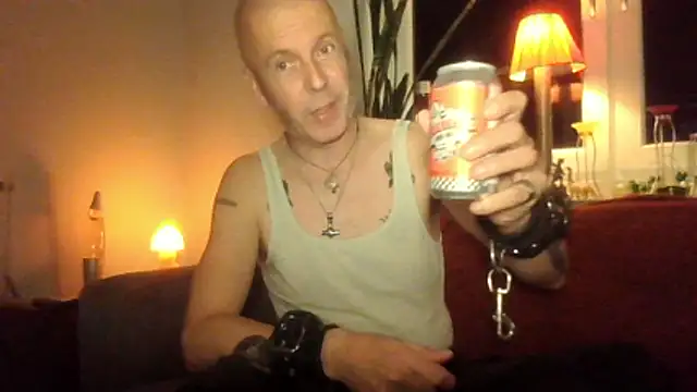 Snapshot of SHARPSkinhead chatting on 10/24/25, 10:39 SHARPSkinhead online show from 10/24/25, 10:39
