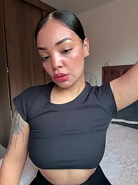 Snapshot of Sara_LipsX chatting on 06/24/26, 10:42 Sara LipsX online show from 06/24/26, 10:42