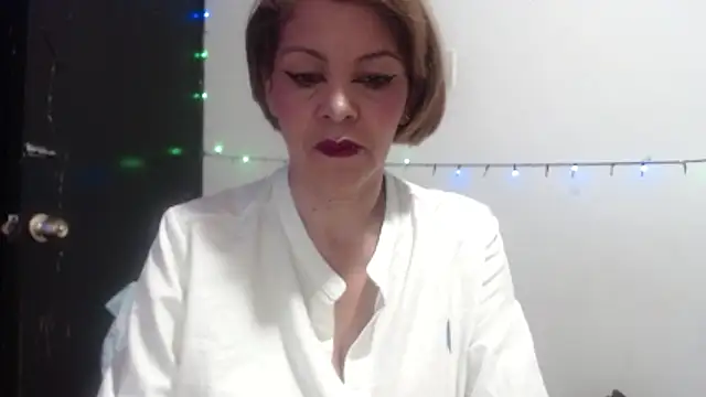 Snapshot of electra-mommy chatting on 06/10/26, 10:03 electra-mommy online show from 06/10/26, 10:03
