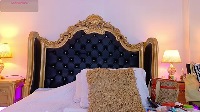 AdelinaVans online show from 03/18/26, 11:02