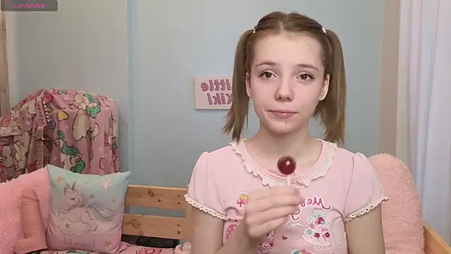 Snapshot of PrincessLittleKiki chatting on 10/11/25, 07:07 PrincessLittleKiki online show from 10/11/25, 07:07