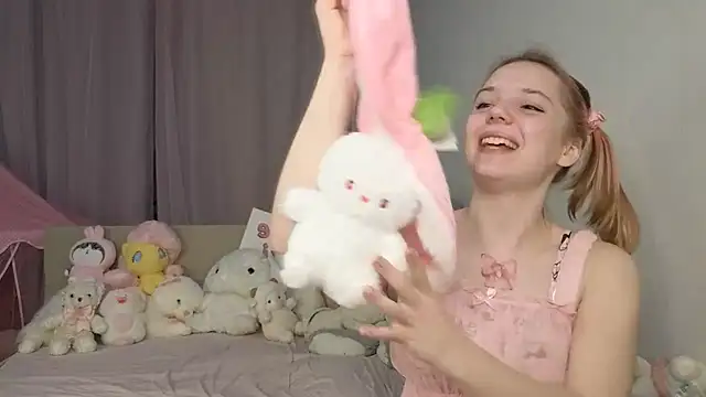PrincessLittleKiki online show from 07/16/26, 08:04