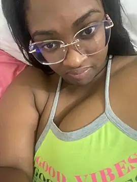 Snapshot of _MARRTINNA_ chatting on 12/15/24, 07:57 MARRTINNA online show from 12/15/24, 07:57